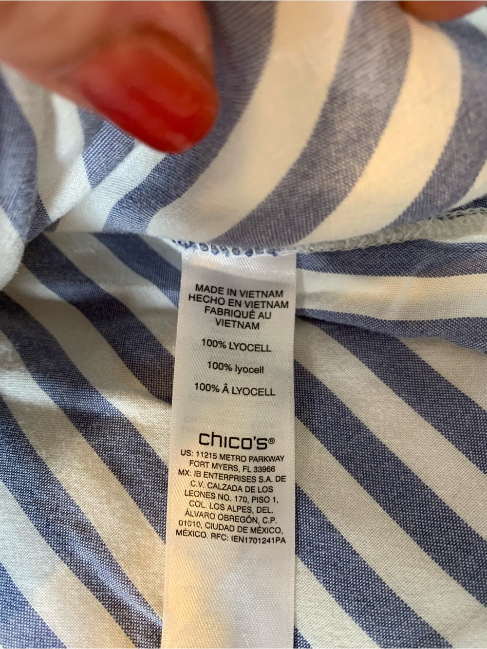 Chicos Tie-front Summer Button Down. Size 2, or Large - Picture 7 of 7